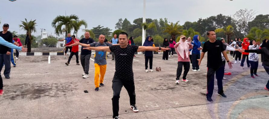 SEKDA OKU SELATAN HADIRI SENAM SEHAT ASN “OKUS BERJAYA”, WUJUDKAN ASN SEHAT, DISIPLIN, DAN PRODUKTIF